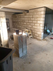 Photo de galerie - Travaux de maçonnerie & aménagement ?  Réalisation de cloison en parpaings dans garageCréation d’espace de stockage propre et fonctionnel  Travail propre et solide ✔️Disponible pour vos projets (garage, cave, aménagement…)