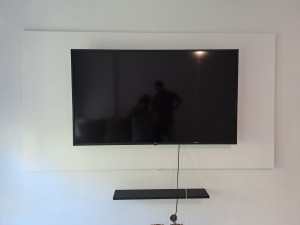 Photo de galerie - Poser de téléviseur 