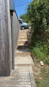 Photo de galerie - Pose de descente de marche en grès 