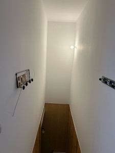 Photo de galerie - Août descente d’escalier après