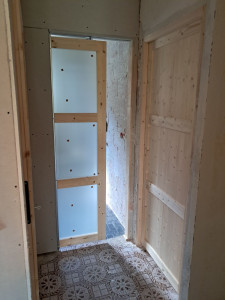 Photo de galerie - Pose porte galandage 