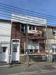 Photo de galerie - Echaffaudage avec protection avec toute les autorisation toiture refaite à neuf 