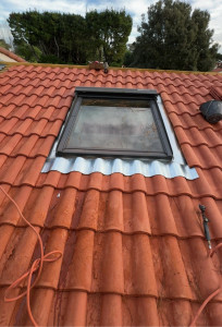 Photo de galerie - Entourage de velux en zinc 