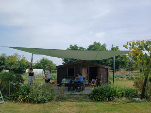 Photo de galerie - Réalisation  voile d’ombrage .
J’ai réalisé  la toile avec 3 assemblages
 sangles dessus dessous autour et renforcement  des angles pour recevoir anneaux  de fixation. 