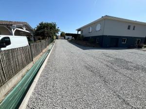 Photo de galerie - Accès maison avec bordure 