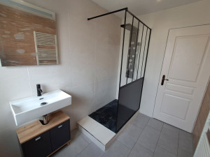 Photo de galerie - Remplacement d'une baignoire par une douche 