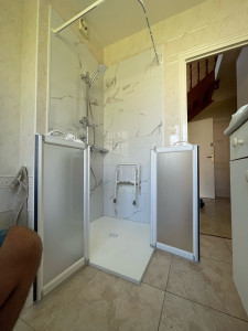 Photo de galerie - Petit SDB PMR de la semaine 