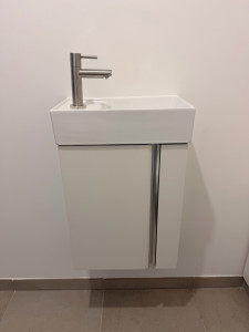 Photo de galerie - Pose de ce meuble avec vasque et raccordement, eau, froide et évacuation
