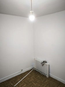 Photo de galerie - Réalisation de rénovation d'une pièce murs et plafond , enduit, ponçage, sous-couche,peinture ainsi que pose d'une fibre lisse 