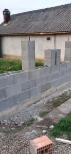 Photo de galerie - 

Murs faits de boulons 