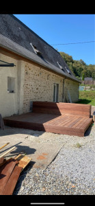 Photo de galerie - Rénovation d’un mur en galet apparent à la chaux +création terrasse en bois exotique 