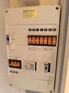 Photo de galerie - Changement de tableau électrique en cours ?
