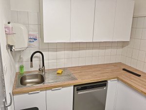 Photo de galerie - Installation complète d’une cuisine : montage des meubles, pose du plan de travail et raccordements