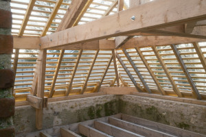 Photo de galerie - Fabrication et pose d’une charpente Mansardée à 4 pans