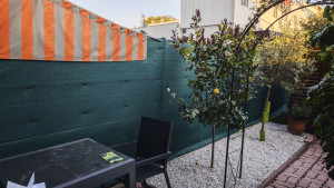 Photo de galerie - Pose d'un brise-vue 10mx1,80m avec recoupe des poteaux ! !
