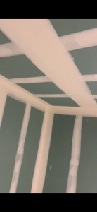 Photo de galerie - Collage de bandes charge et finition.