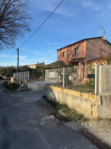 Photo de galerie - Pose clôture rigide scellée dans une arase 