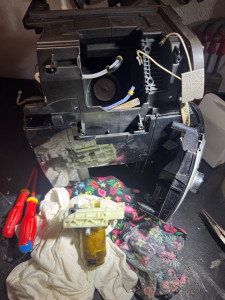 Photo de galerie - Démontage bloc supérieur delonghi magnifica s