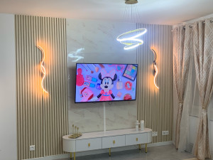 Photo de galerie - Décoration murale pour tv(tv wall) avec installation électrique compris 
