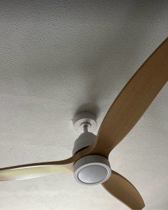 Photo de galerie - Pose un ventilateur plafonnier