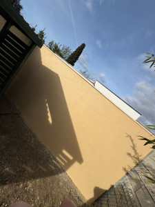 Photo de galerie - Construction de mur, plus pose de chapeau et pose d’enduit monocouche