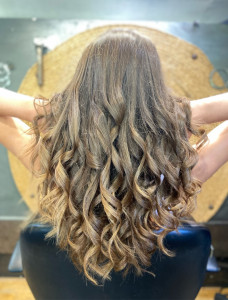 Photo de galerie - Coiffeuse à domicile coupe homme ,Famme , couleur mèche 