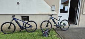 Photo de galerie - Vélo à assistance électrique.
Montage de 4 pneus en 29 pouces + graissage de la chaîne.