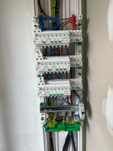 Photo de galerie - Réalisation du câblage d’un tableau électrique pour un particulier 