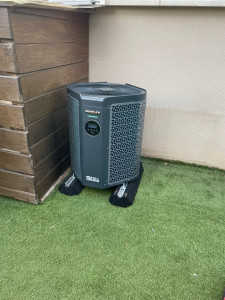 Photo de galerie - Pose de pompe à chaleur inverter de la marque Poolex