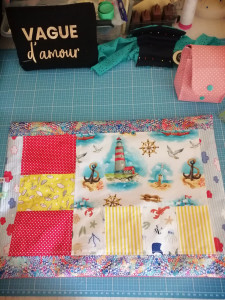 Photo de galerie - Réalisation de sets de table avec des restes de tissu