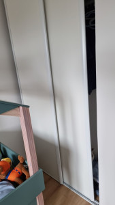 Photo de galerie - Réparation de portes de placard coulissantes.

