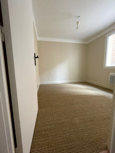 Photo de galerie - La même pièce après. Notre client souhaitait une ambiance douce et méditerranéenne