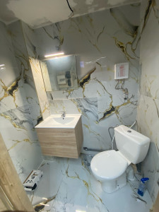 Photo de galerie - Pose meubles vasque avec alimentation encastrée+wc