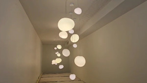 Photo de galerie - Installation d'une suspension luminaire pour salon moderne
