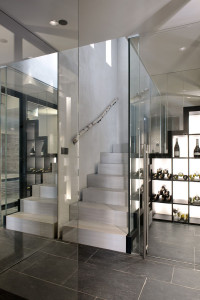 Photo de galerie - Création et réalisation d'un escalier et cave à vin rétro-éclairée