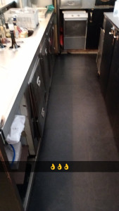 Photo de galerie - Finition du comptoir du restaurant n'hésitez pas devis gratuits 