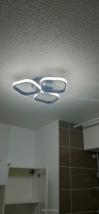 Photo de galerie - Installation d'une lampe led de salle de bain.