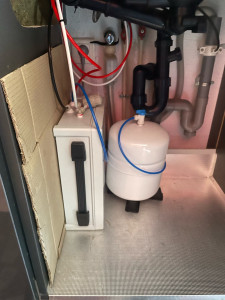 Photo de galerie - Pose d un appareil pour filtrer l eau du robinet 