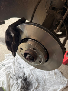 Photo de galerie - Remplacement disques et plaquettes de frein 
