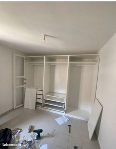 Photo de galerie - Dressing sur mesure réalisé par mes soins,
 Structure blanche épurée, optimisée pour un rangement fonctionnel et esthétique.

