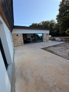 Photo de galerie - Avant la pose de travertin en opus Romain sur 65m2