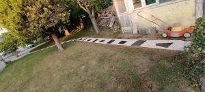 Photo de galerie - Chemin recréé avec paly d'ardoise gravier beige et bordure