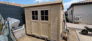 Photo de galerie - Montage et équipements d'un abri de jardin.