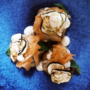 Photo de galerie - Croustillant courgettes/petit pois, courgettes frites, crème menthe 