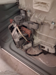 Photo de galerie - Remplacement moteur sur machine a laver