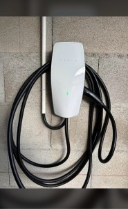 Photo de galerie - Borne de recharge tesla 