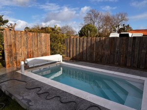 Photo de galerie - Clôture volige Douglas teinte gris