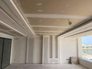 Photo de galerie - Plaquiste décoration intérieure peinture avec bande 