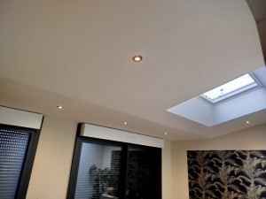 Photo de galerie - Pose de spot dans une extension .spot normaux et 2 spots connecté 