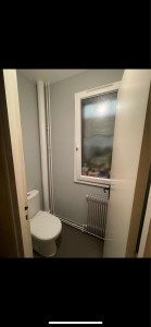 Photo de galerie - Rénovation d'un couloir, situé à Bois-Le-Roi. •Impression •Traitement des fissures •Rebouchage trous •Peinture plafond, murs, carrelage, radiateur et portes